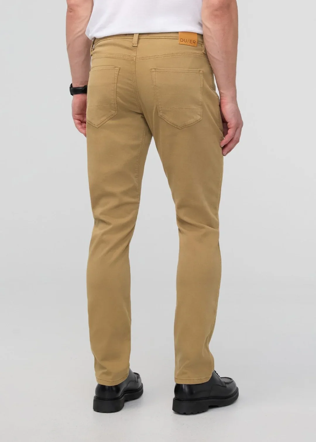 DUER - No Sweat Relaxed Taper: Camel - Image 3