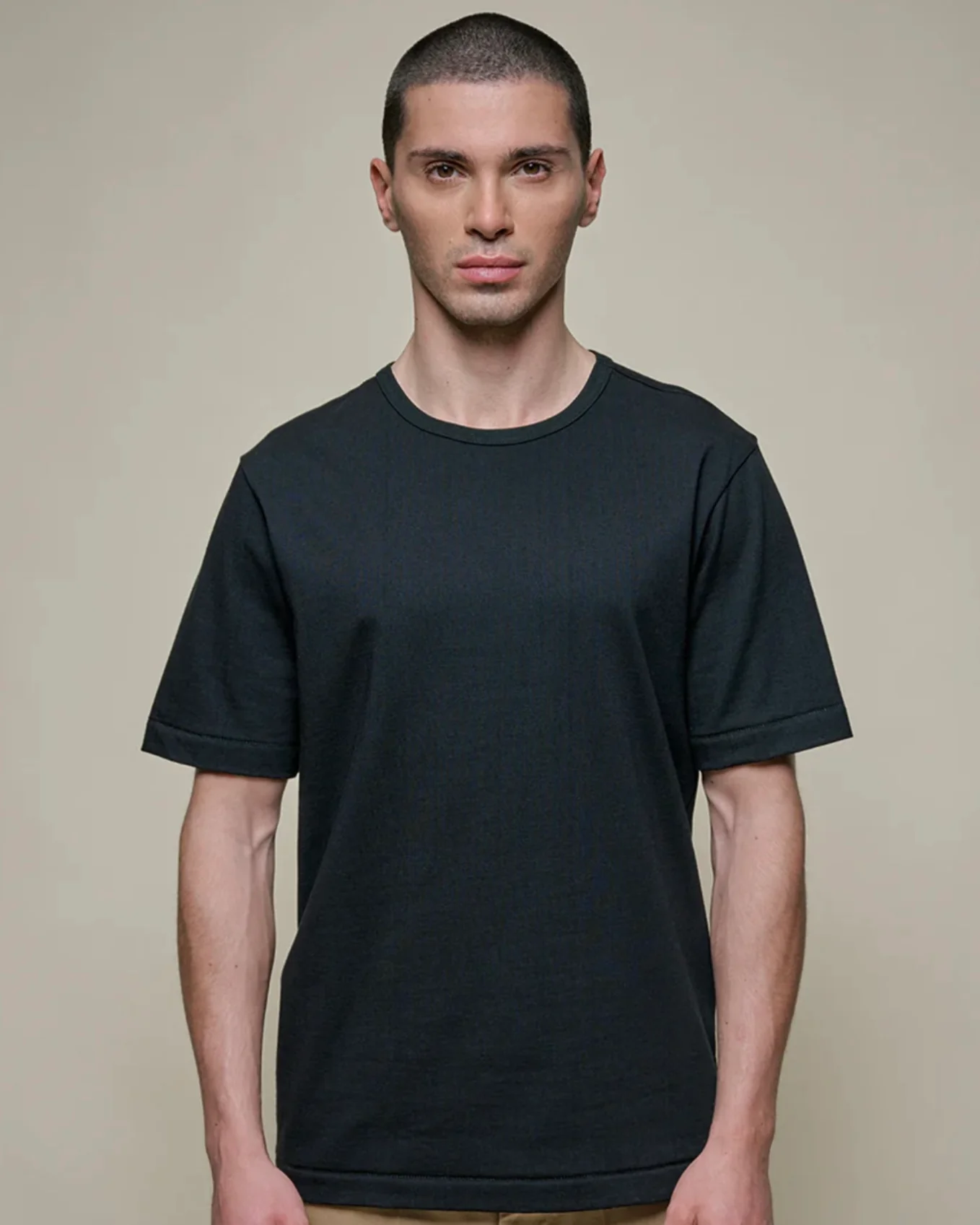 Merz b. Schwanen - 2M15 Vintage Machine Refined Classic Fit T-Shirt in Deep Black - Image 2