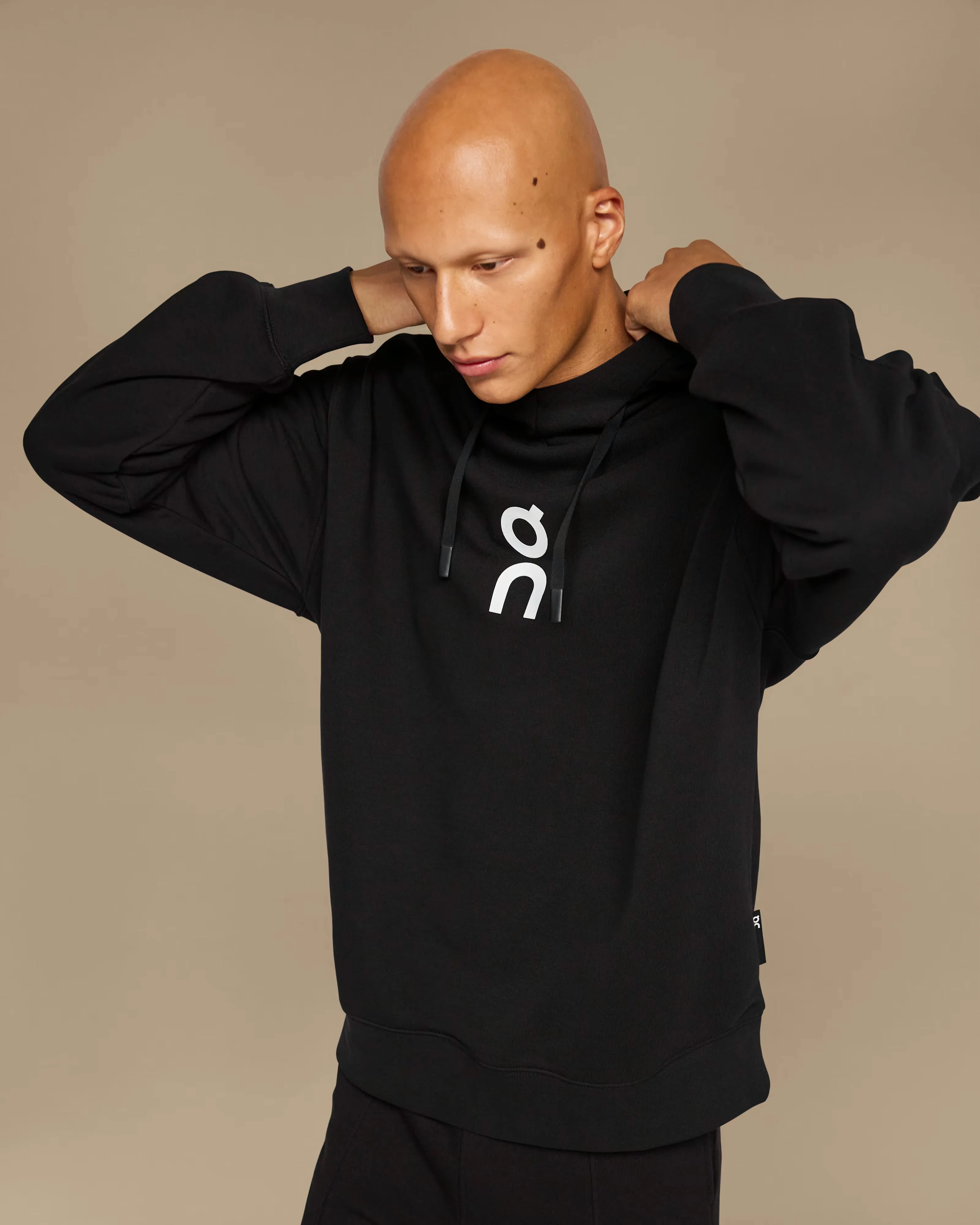 ON Running - Club Hoodie in Black - Image 4
