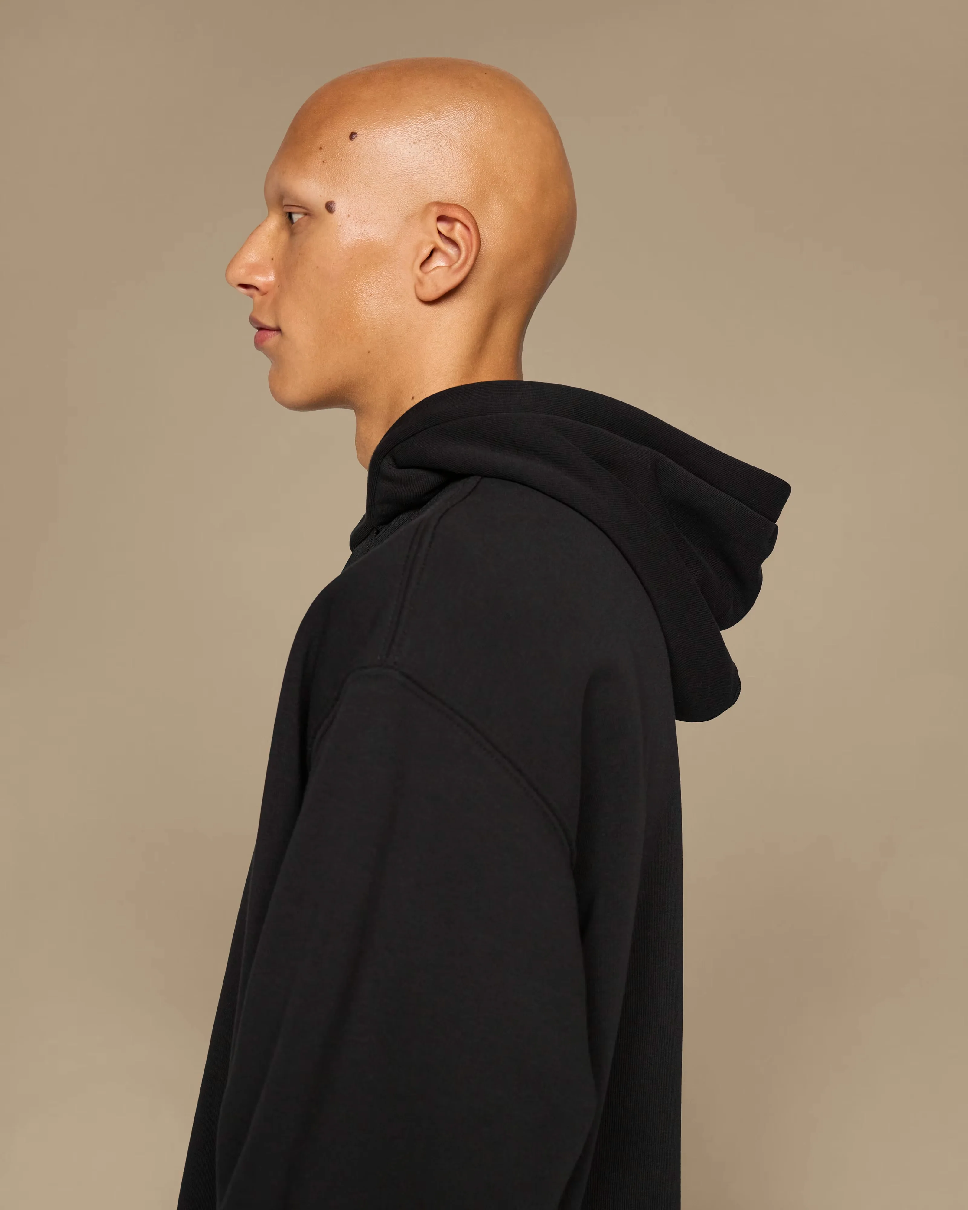 ON Running - Club Hoodie in Black - Image 5