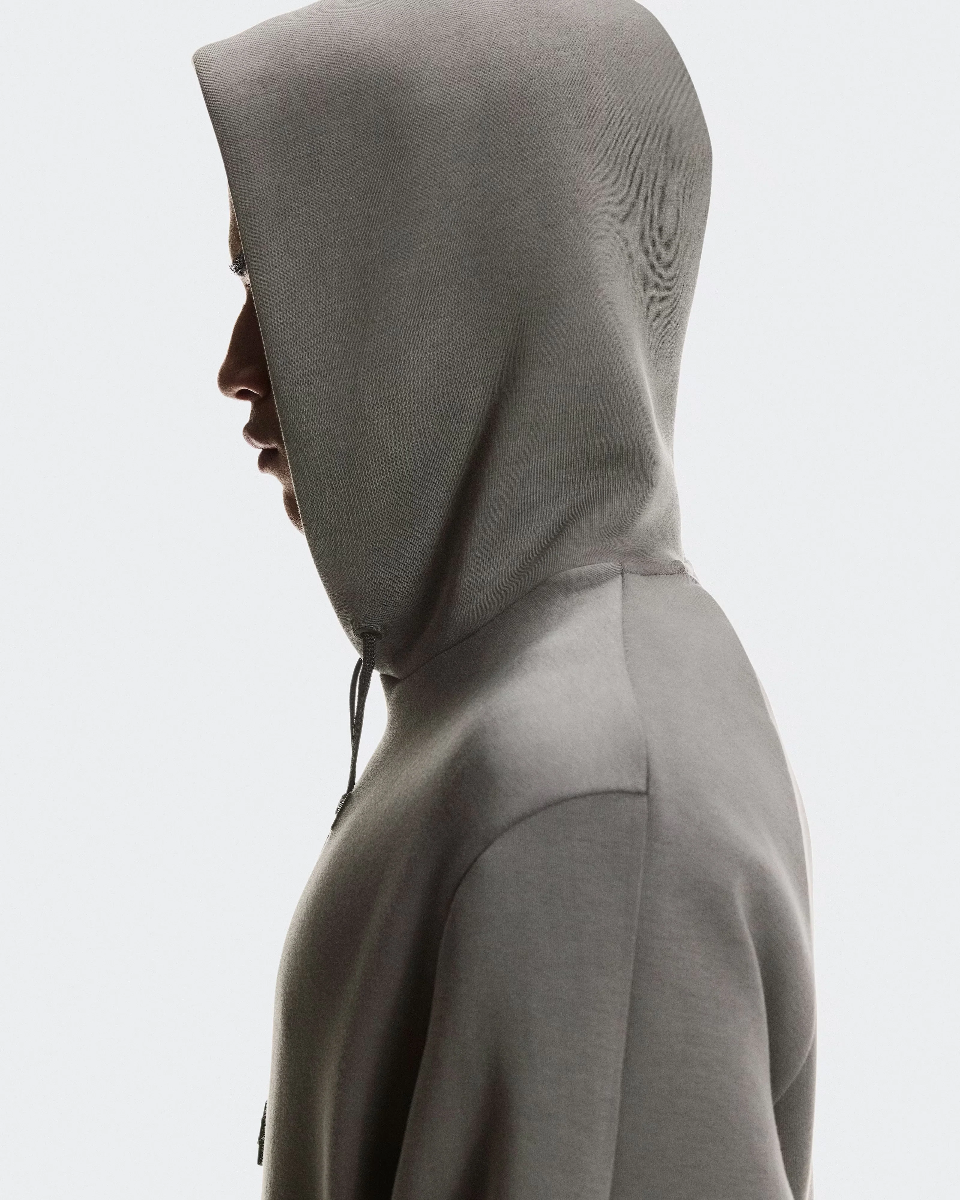 ON Running - Focus Tech Hoodie in Shadow - Image 6