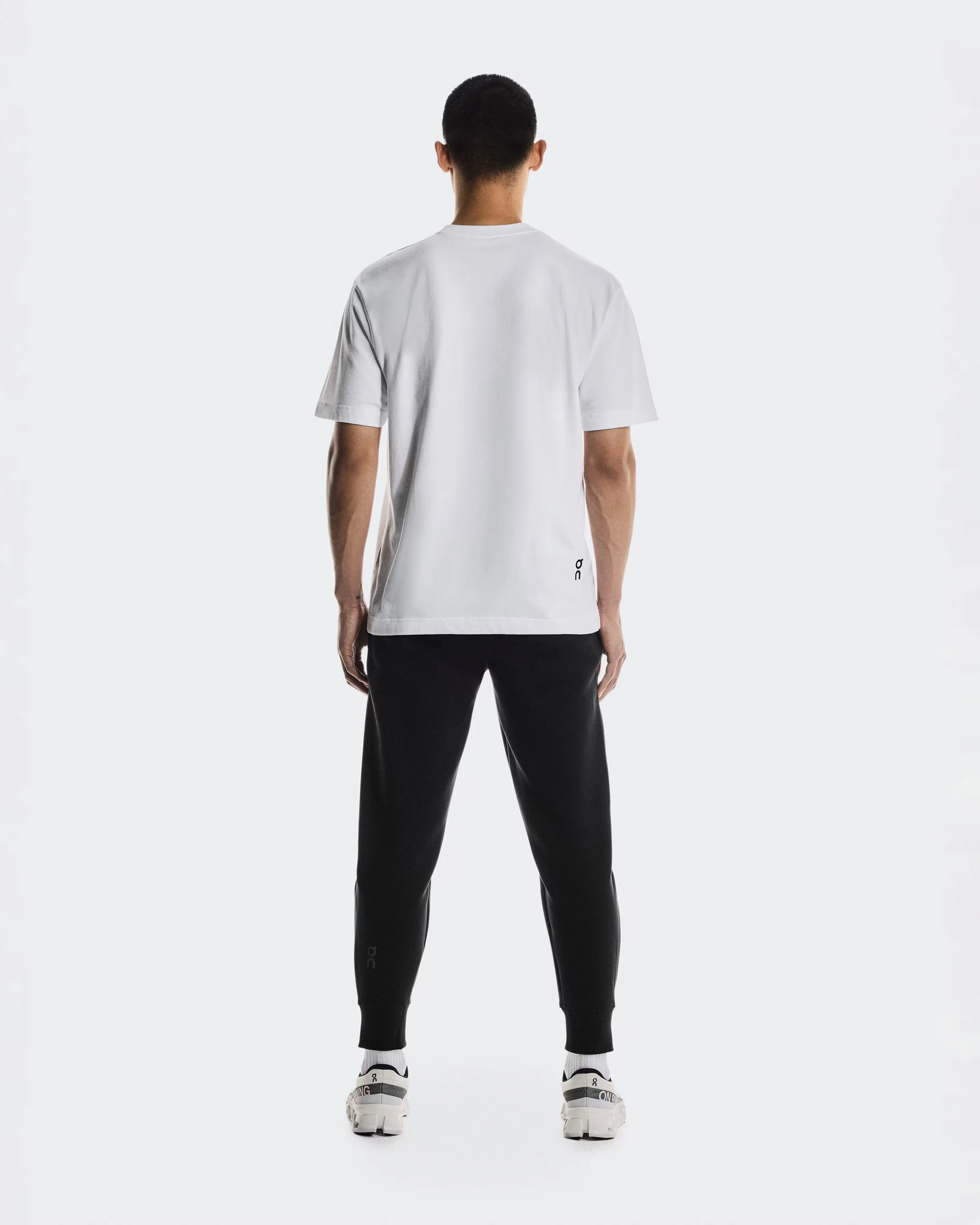 ON Running - Focus Tech Sweatpants in Black - Image 3