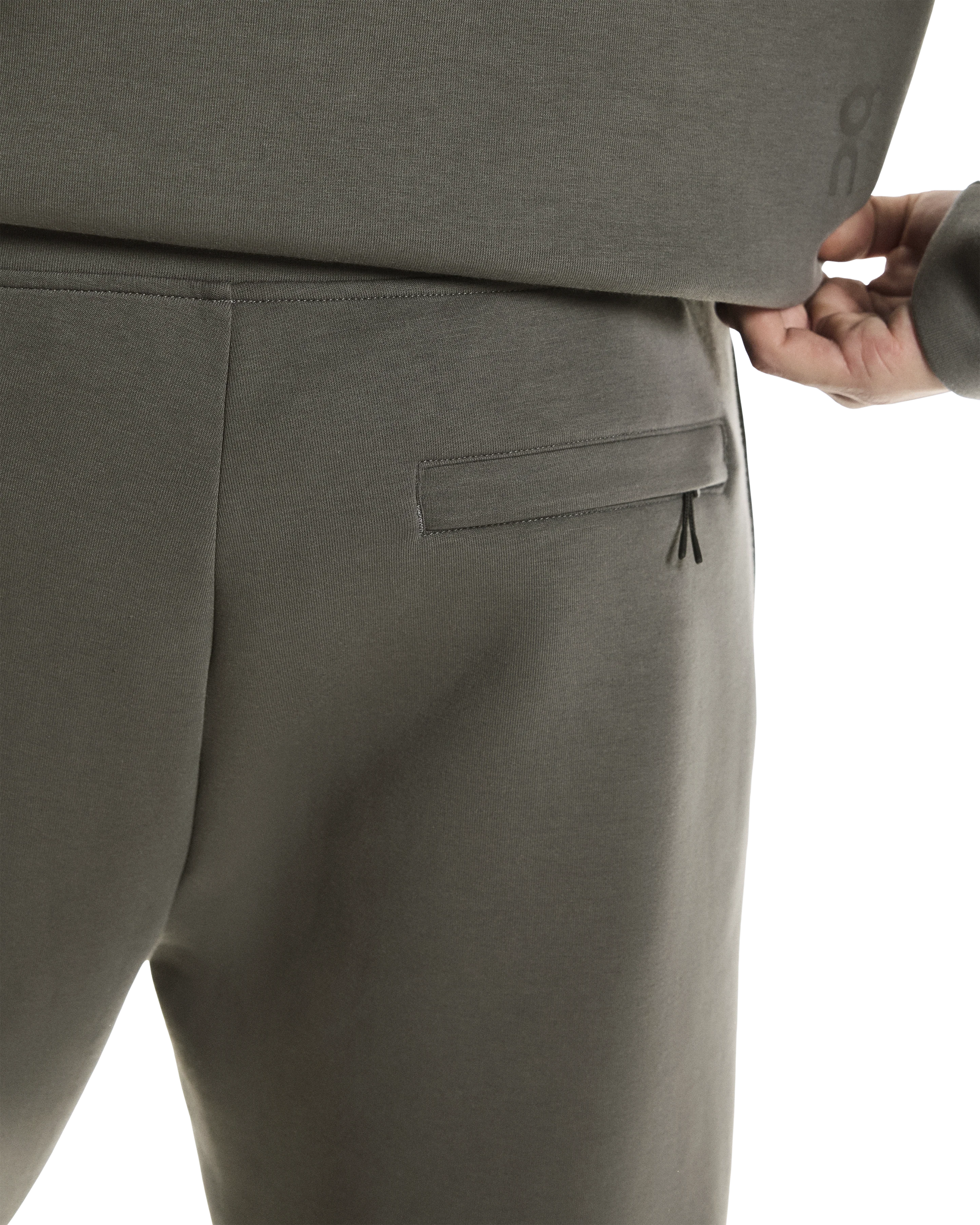 ON Running - Focus Tech Sweatpants in Shadow - Image 6