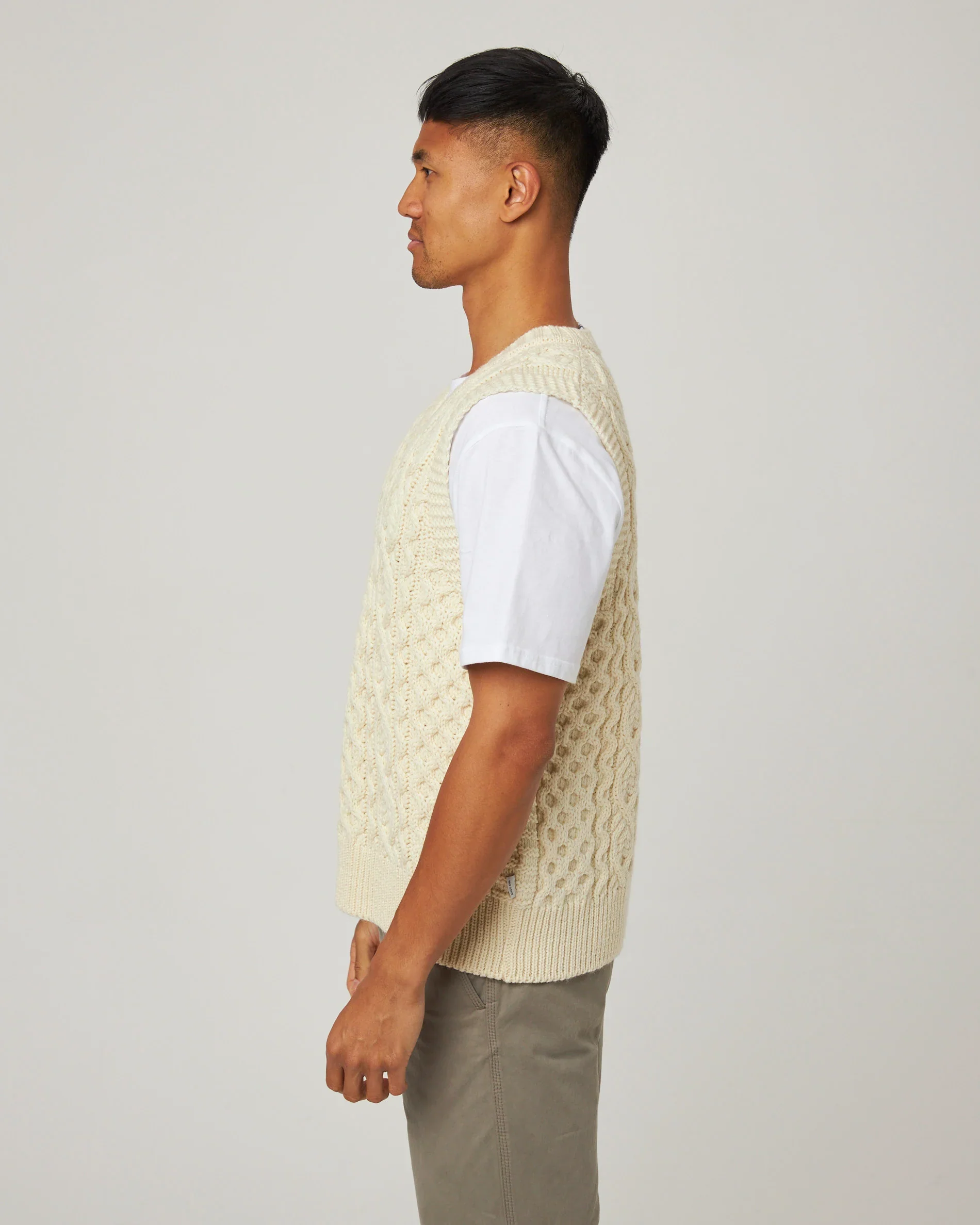 Peregrine - Hudson Aran Vest in Ercu - Image 3