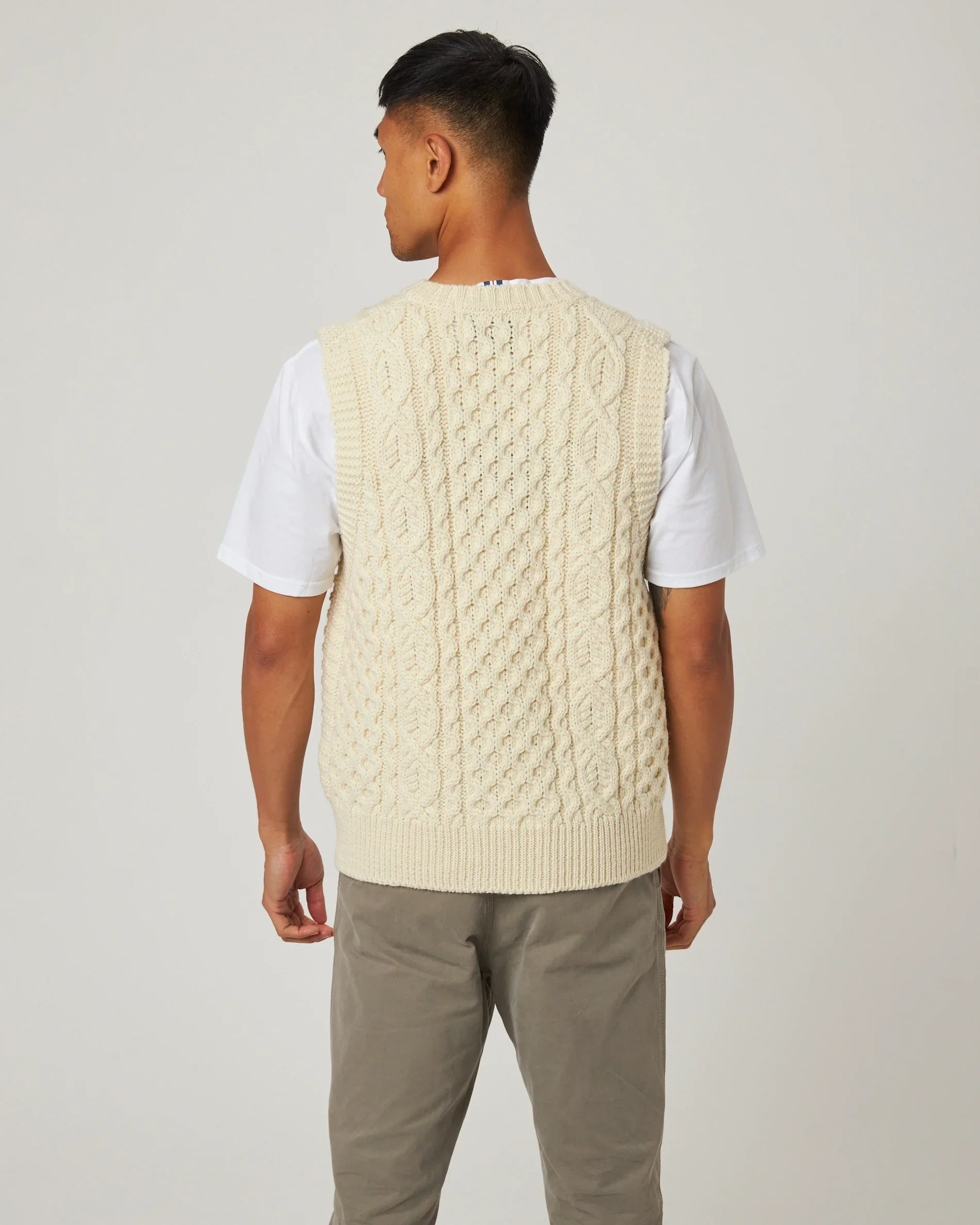 Peregrine - Hudson Aran Vest in Ercu - Image 4