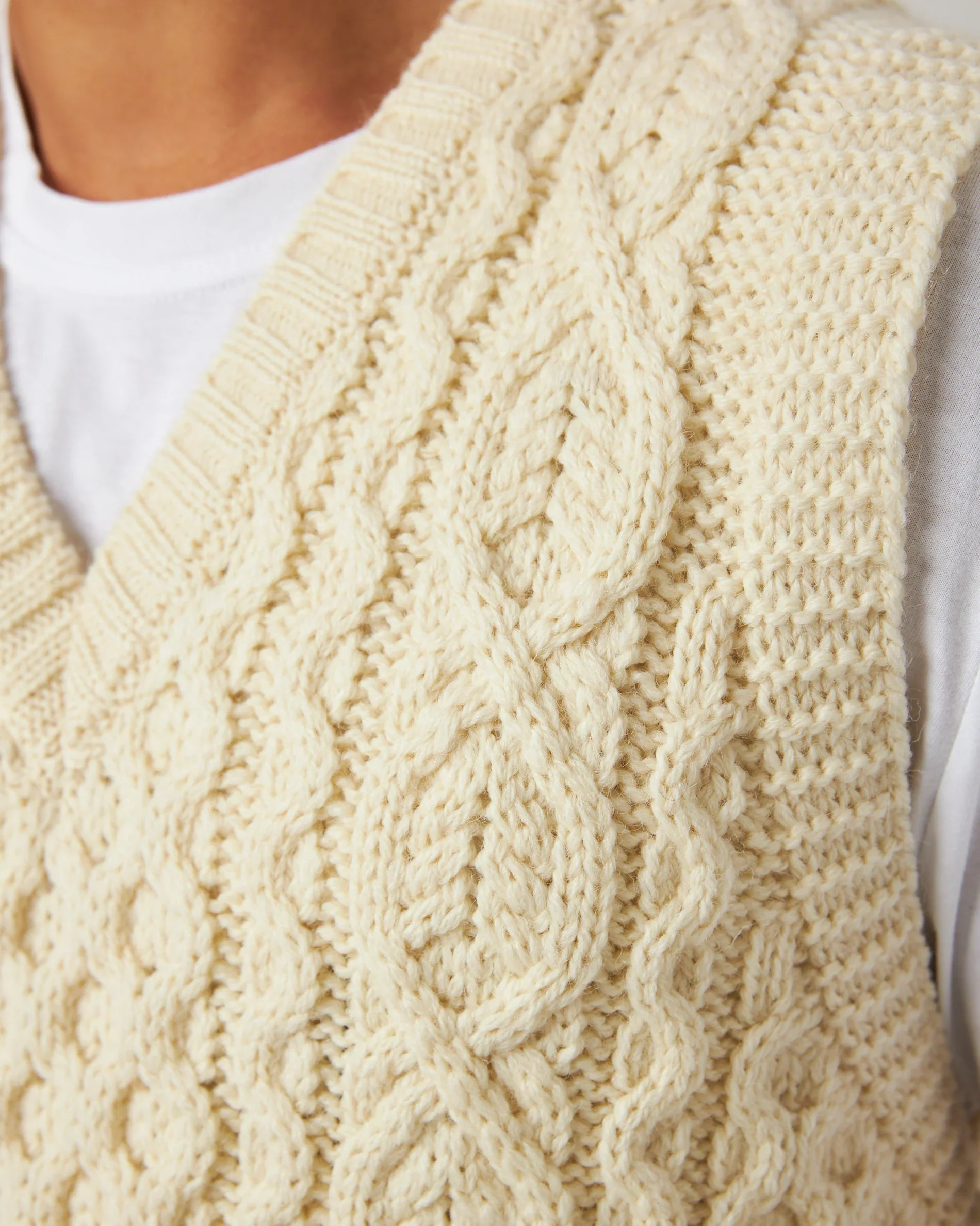 Peregrine - Hudson Aran Vest in Ercu - Image 6