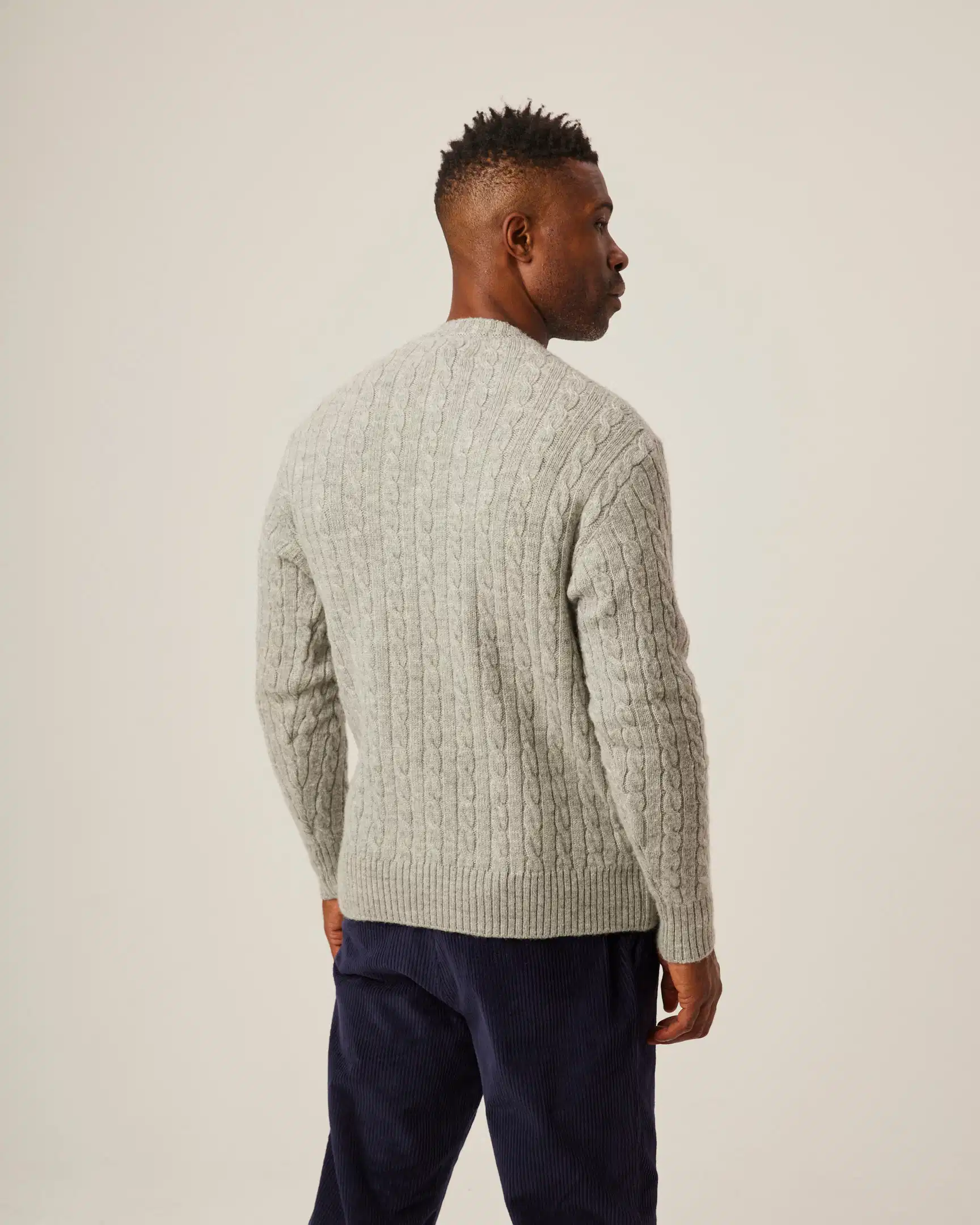 Peregrine- Makers Stitch Cable Crew in Light Grey - Image 5