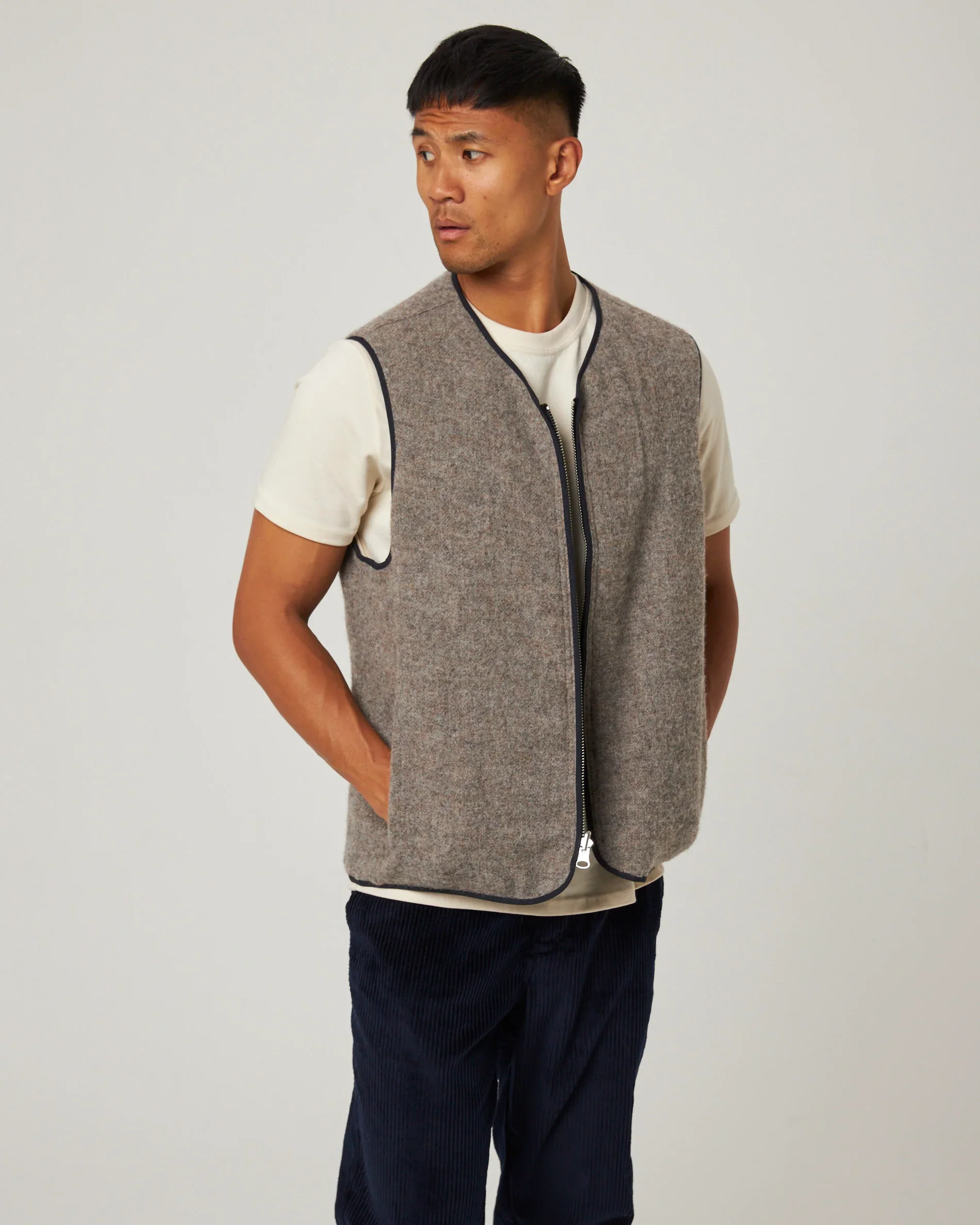 Peregrine - Rex Reverse Gilet in Navy - Image 2