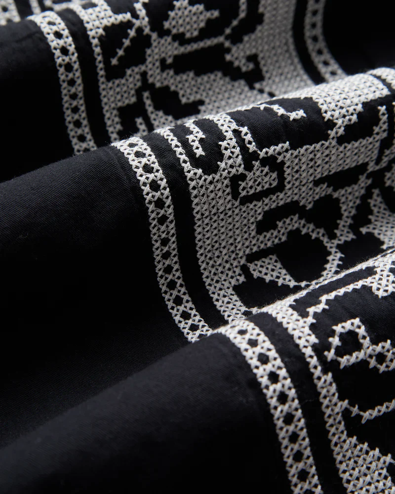 Portuguese Flannel - Cross Stitch in Black - Image 4