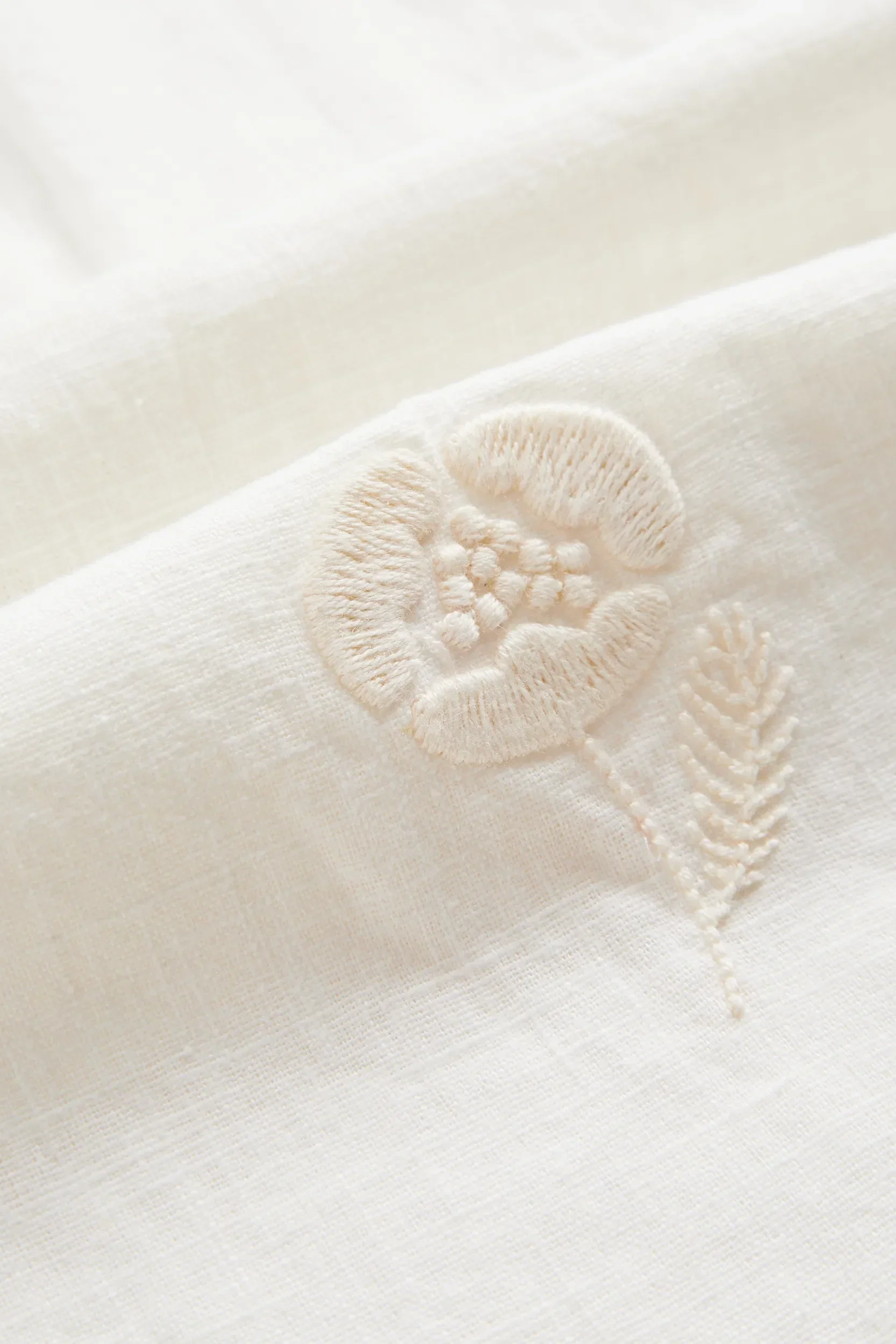 Portuguese Flannel - Embroidery Nature Ramie in Ecru - Image 4