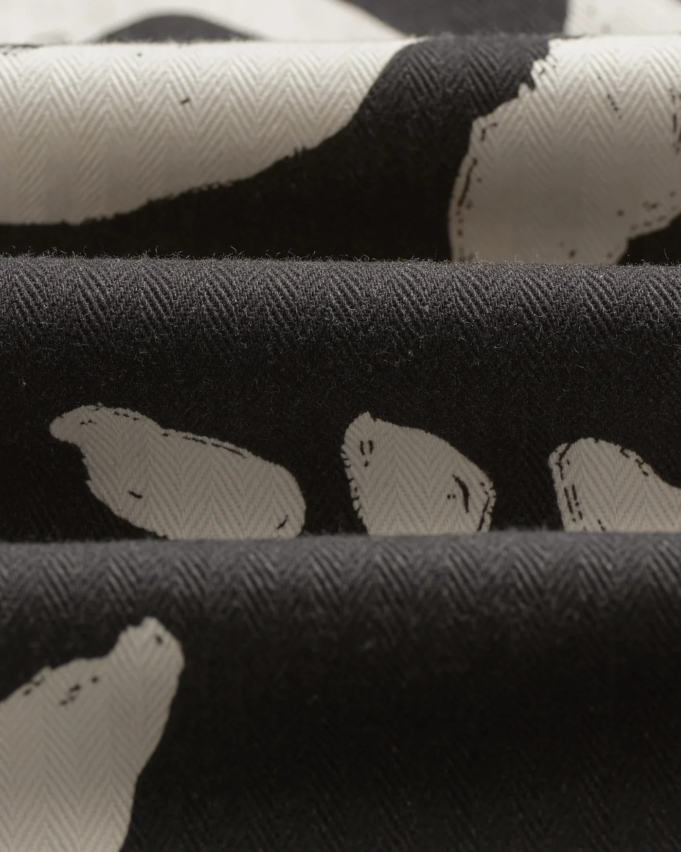 Wax London - Jay Printed Cotton Chore Jacket in Black And Ecru - Image 4