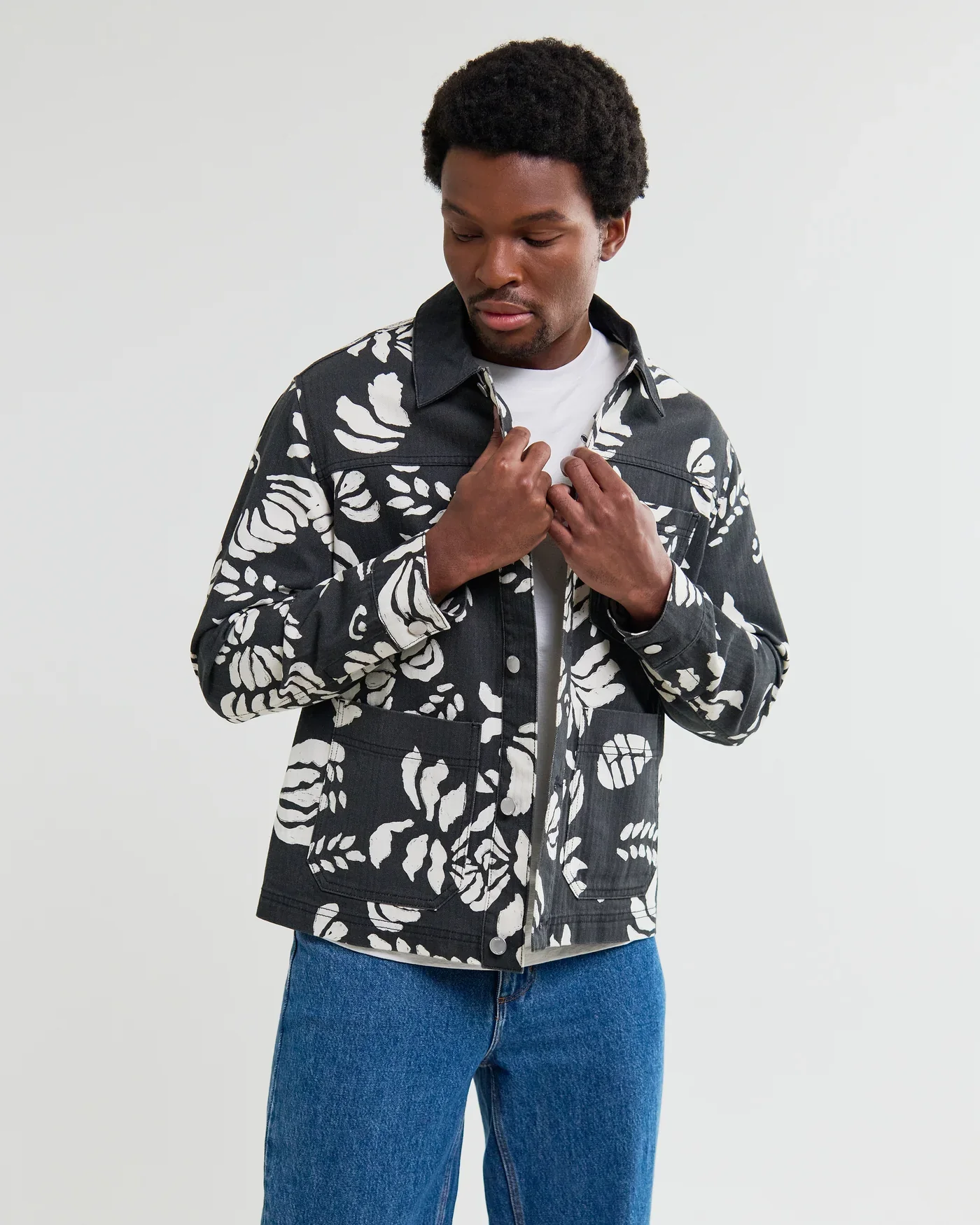Wax London - Jay Printed Cotton Chore Jacket in Black And Ecru - Image 5